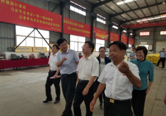<strong>刘建发副市长携财产扶贫不雅摩团走进中</strong>